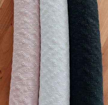 double gauze geborduurde bloemen