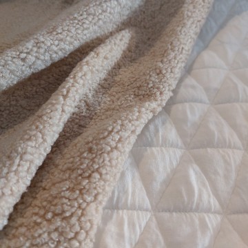 doorgestikte gewatteerde stof