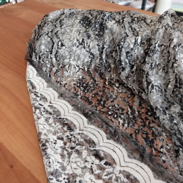 kant bloemen flockprint zwart wit