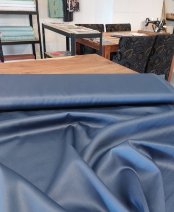 katoen satijn staalblauw