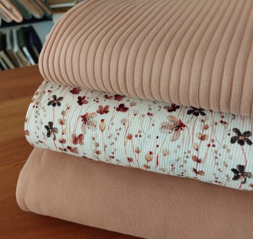 gecombineerd met french terry mocca