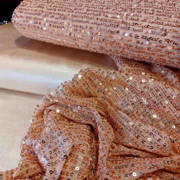 pailletten gecombineerd met stretch satijn