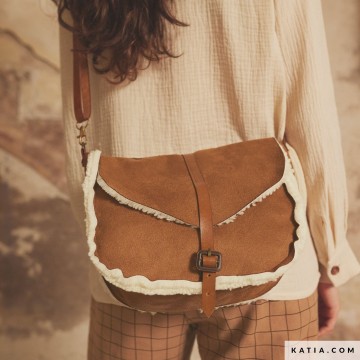 Dubbelzijdige camelkleurige suede stof met pluche 2215 3 04 katia g