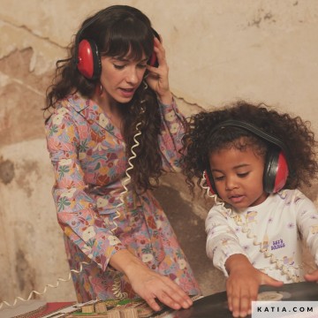 Gebreide stof voor shirts jersey disco dogs 2102 108 06 katia g