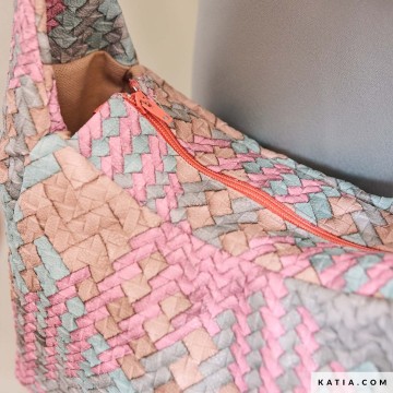 Kunstleer met zigzagpatroon in pasteltinten 2313 2 02 katia g