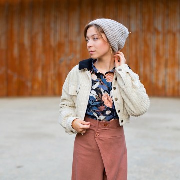 See you at six corduroy wide rib sand shell 46s