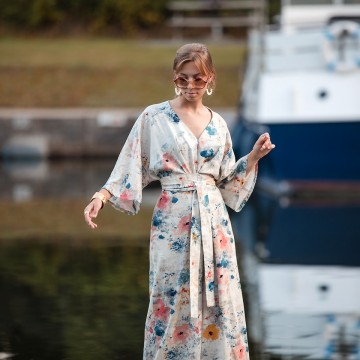 See you at six roses on canvas m linen viscose blend 14s