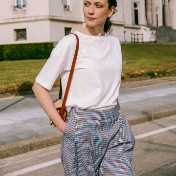 Sewing patterns woman billy white tshirt paula pants highwaisted close