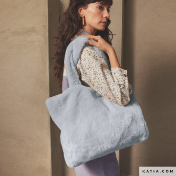 Zacht synthetisch langharig pluche in de kleur blauw 2139 3 01 katia g